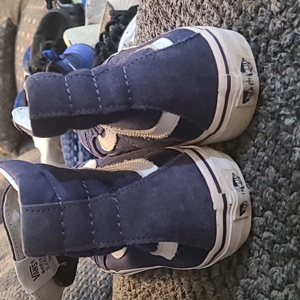 Vans - Picture 3 of 7